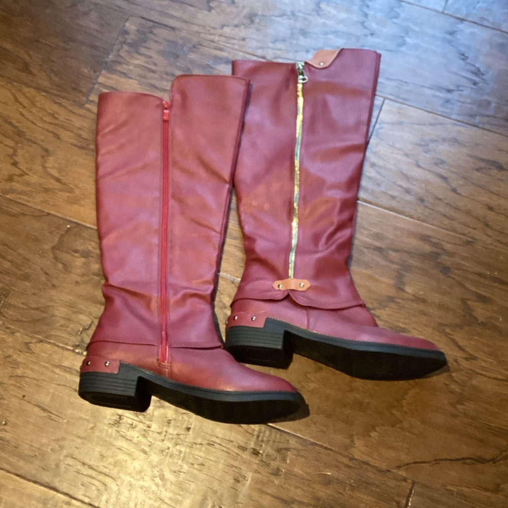 Chic Red to the Knee Heeled Boots
